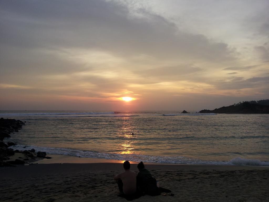 Sunray Rest - Beach View Homestay 미리사 외부 사진